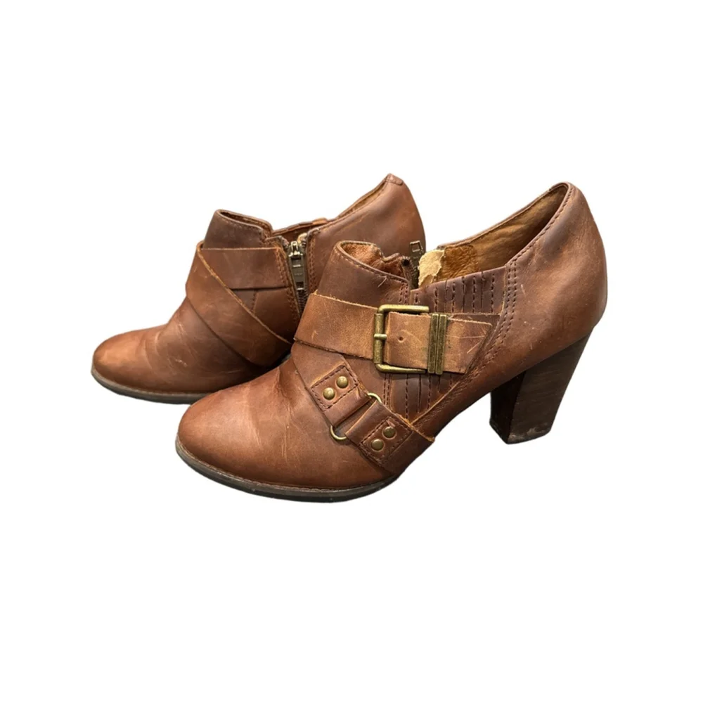 Clarks Brown Leather Ankle Boots Block Heel Buckle Strap Stud Detail Size 7.5